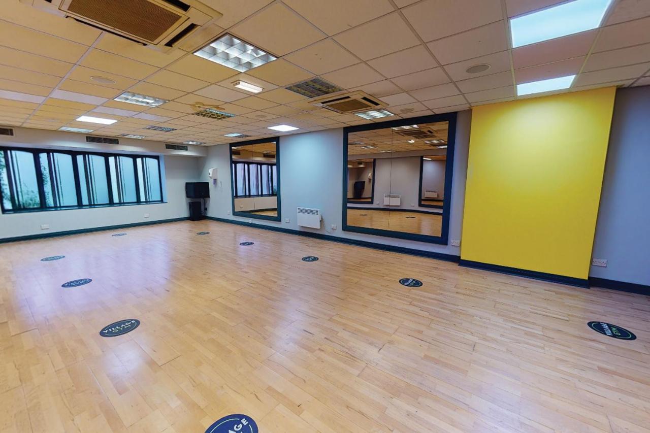 Village Hotel Wirral Bromborough Esterno foto
