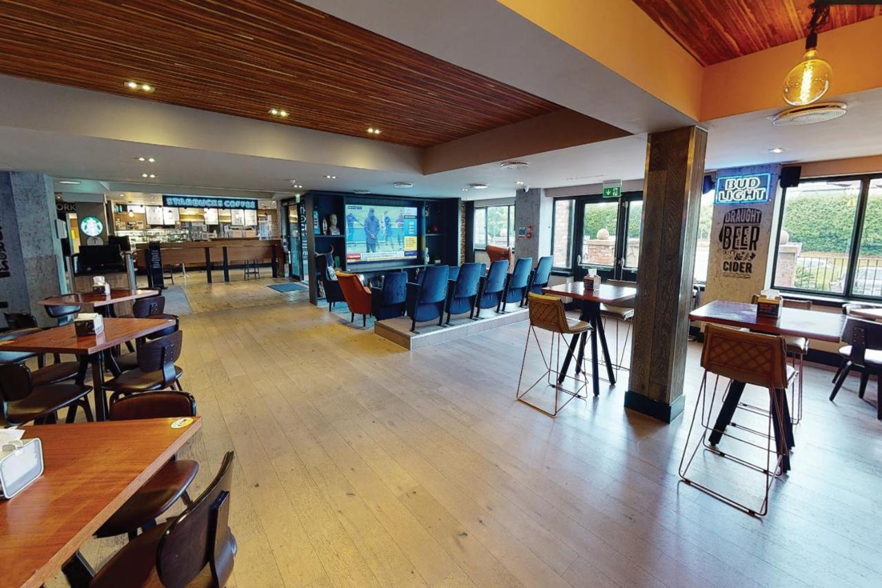 Village Hotel Wirral Bromborough Esterno foto