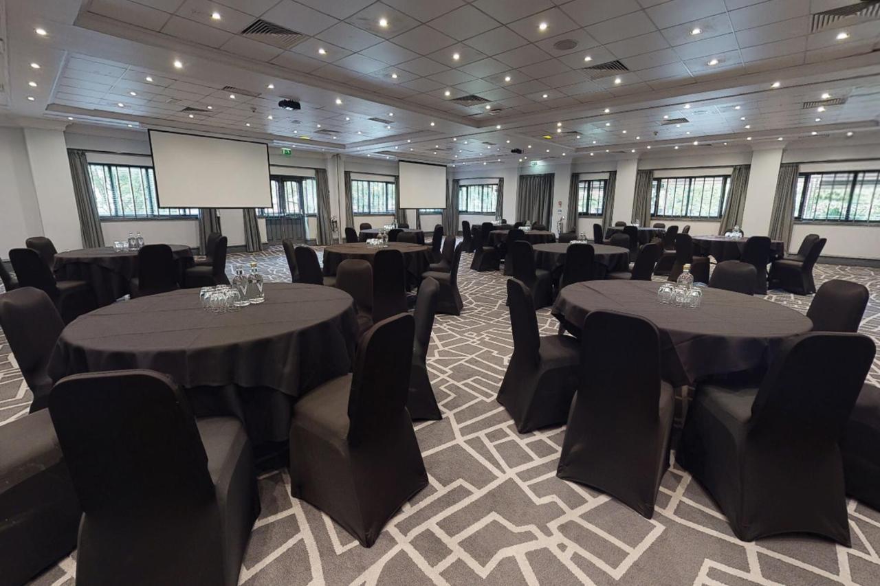 Village Hotel Wirral Bromborough Esterno foto